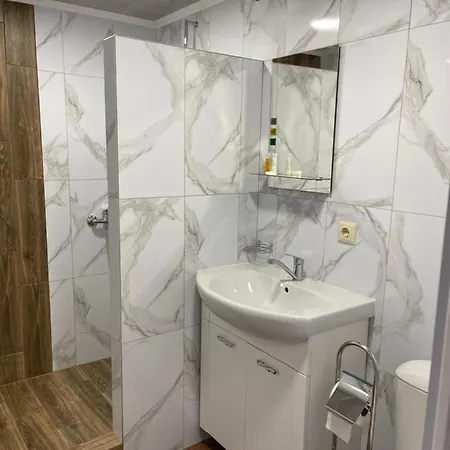 Vulyk Z Medom بيت خشبي *