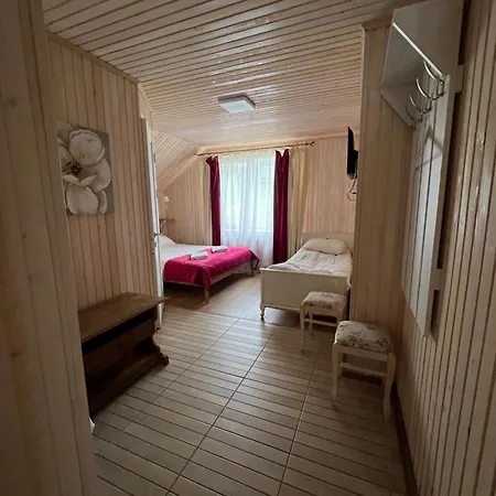 Vulyk Z Medom بيت خشبي *