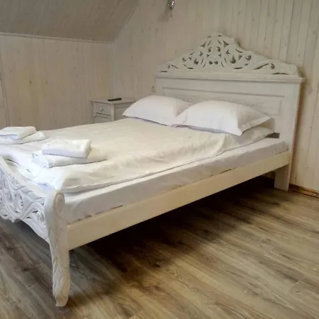 Vulyk Z Medom Lodge