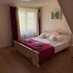 Vulyk Z Medom Lodge