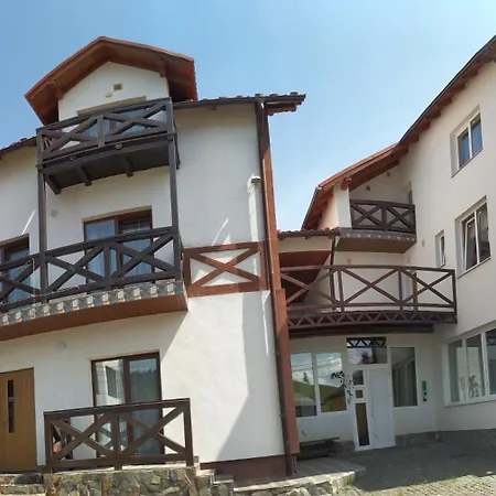 Vulyk Z Medom Lodge Μπούκοβελ